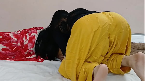 Bhabhi Yang Haus Kepuasan, Memek Ketatnya Digoyang Sampai Meraung-raung