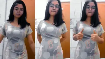 Yola Bergoyang Dengan Daster Abu-abu Tanpa Penutup Dada