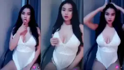 Chacha Cantik Dengan Tubuh Seksi Dan Payudara Montok Yang Menggoda