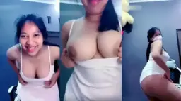 Gadis Berbodi Seksi Menggoyangkan Pinggulnya Hingga Ke Bawah