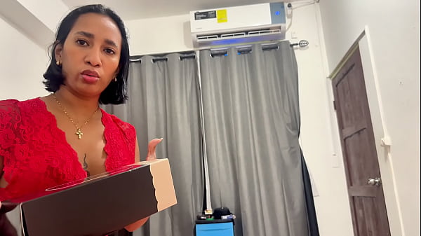 Ibu Tiri Montok Leyne Rodriguez Macet Di Celah, Lalu Digenjot Habis-habisan Sama Anak Tiri Yang Lagi Sange Berat.