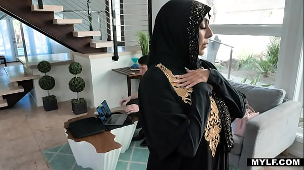 Kylie Kingston Selalu Takut Mengakui Hasrat Terlarangnya, Apalagi Dia Begitu Taat Beragama.