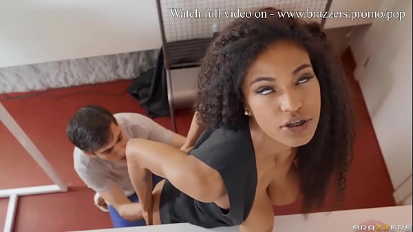 Tina Fire Di Brazzers: Sesi Anal Panas Dan Ejakulasi Di Atas Popcorn