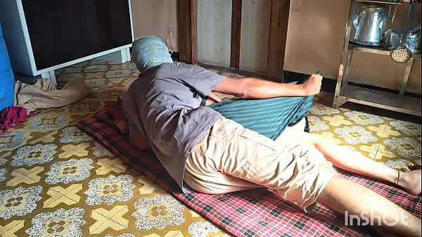 Ngencengin Adik Tiri Manis Di Dapur, Makin Greget Sambil Mainin Pinggul.