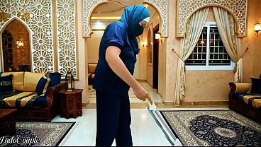 Hijab Ngabuburit Sambil Ngewe, Babu Disuruh Nyedot Kontol Majikan Sampe Nelen Mani