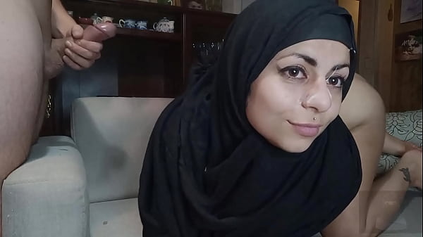 Mia Berjilbab Tersedot Hingga Dalam Dan Dihujani Sperma Di Wajah