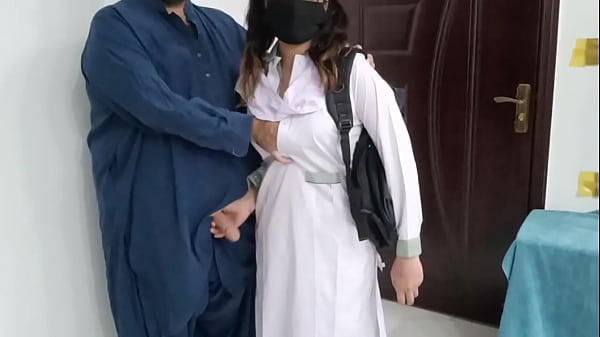 Gadis Sekolah Desi Pakistan Digoyang Ayah Tiri Di Ranjang