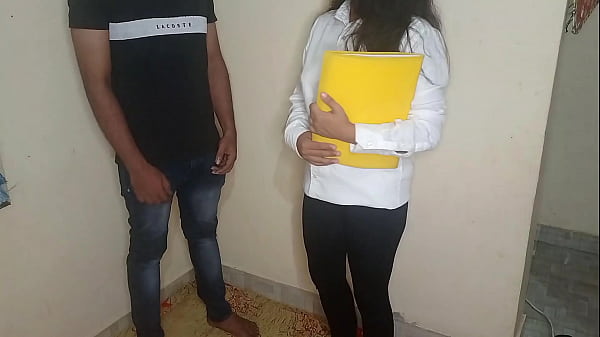 बॉस की सैलरी बढ़ाने के लिए सेक्रेटरी ने ऑफिस के बाथरूम में ही चुदवा ली, गंदी आवाज़ में चिल्लाती रही!
