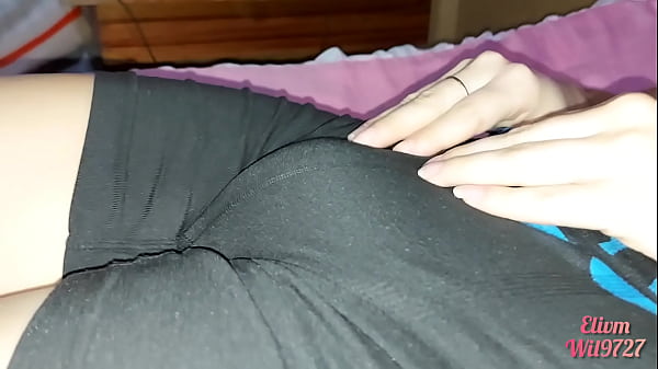 Istri Desiku Pakai Lycra Nunjukin Memek Ke Gue