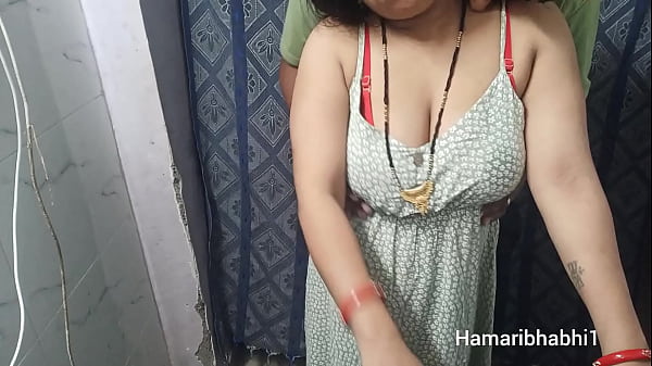 Bidadari Desi Berlekuk Menggoda