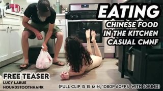 Makan Mie China Di Dapur, Bugil Santai Sambil Merem