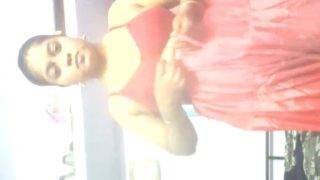 Desi Bikin Video Ganti Baju, Bikin Makin Pengen.