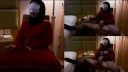 Hijab Nakal Sange Colmek Di Kursi Hotel, Nungging Sambil Merangsang Kontol.