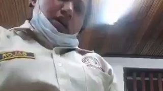 Tim Pencegahan Corona, Ceweknya Colmemek Sendiri.