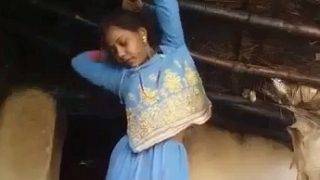 Video Panas Gaya Bihari, Cewek Kampung Buka-bukaan Diri Sendiri