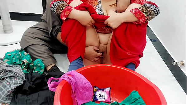 Bantu Kakak Tiri Cuci Baju, Bayarannya Anal Sex Sama Dia, Audio Hindi.