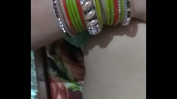 Desi Aunty, Siap Digoyang Panas-panas