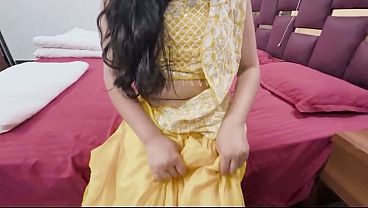 Bhabhi Bas Giil Chut Se Devar Ka Gussa Utaarti Hai, Jab Tak Uske Andar Ka Pani Na Gir Jaaye.