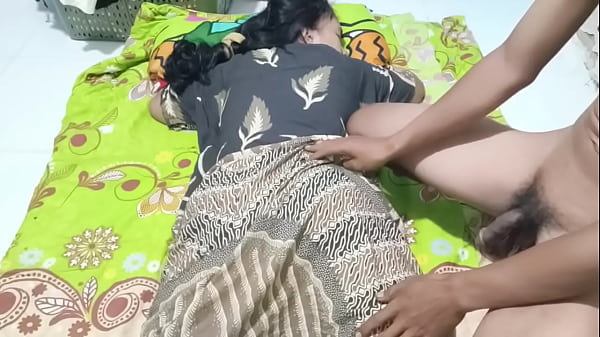 Ngentotin Bu Ratna, Istri Tetangga Yang Haus Sentuhan.