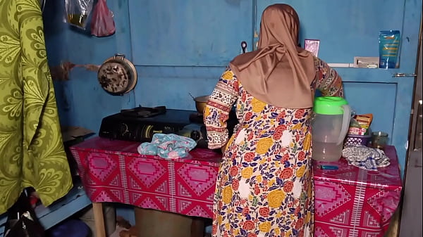 Ngentot Bini Temen Ku Yang Lagi Masak Sambil Meraung-raung