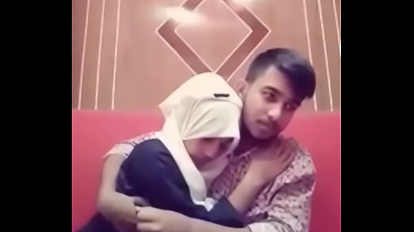 Desi Cewek Dan Cowok Lagi Ciuman Panas Di Hotel, Bibir Nempel Basah, Badan Meremang.