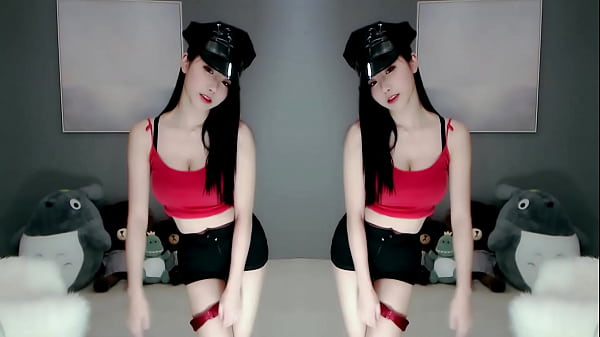 Cô Gái Trung Quốc Nhảy Múa Dâm đãng Trên Bãi Biển
