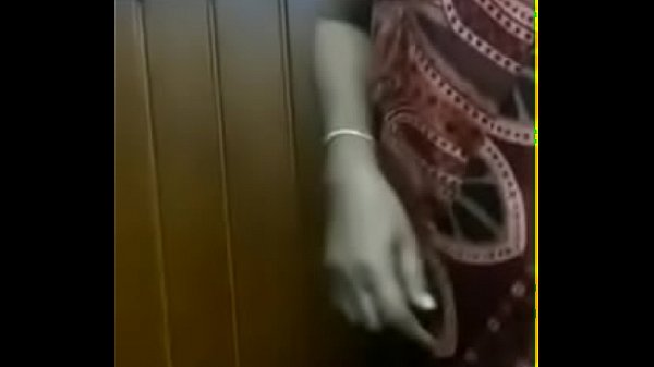 Coba Liat Tante India Nafsu, Pentol Gede Ditekan Sampe Kelihatan.