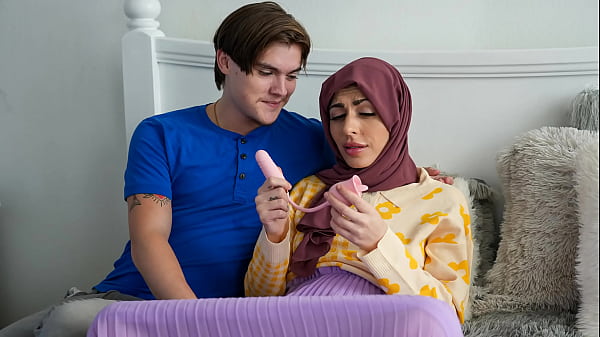 Hijab Stepsister Ngebut Bareng Stepbro Di Momen Liburan, Pelukan Panas Bikin Malu.