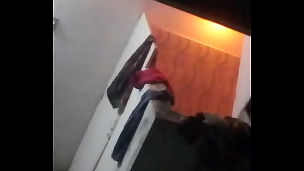 Mandi India, Basah Kuyup, Tubuh Menggelinjang Penuh Hasrat.