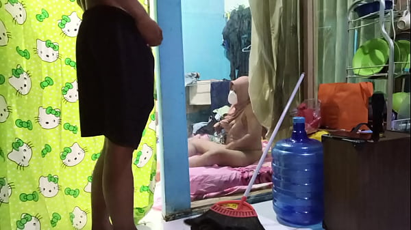 Ngentotin Istri Temen Pas Lagi Colmek, Enak Banget Rasanya