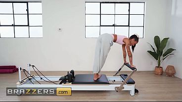 Brazzers – Ryan Reid Ngebut Dikit, Memek Sempitnya Dijebol Habis Sama Victor Ray Pas Fitness