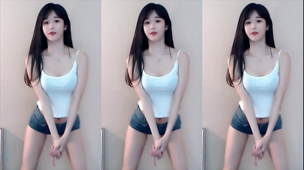 Cô Gái Trung Quốc Mặc áo Dây Nhảy Tàu Lượn Siêu Tốc, Ngực Rung Bần Bật Như Muốn Bung Ra.