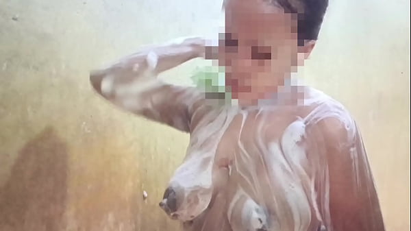 Lihatin Aku Mandi Ya Sayang, Biar Basah Semua Lo.