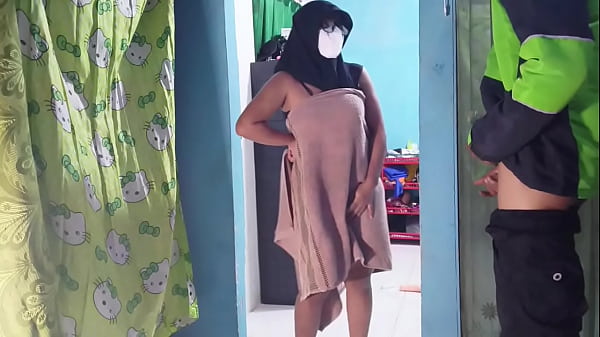 Kepergok Tukang Ojol Pas Lagi Sibuk Mainin Kontol Sendiri