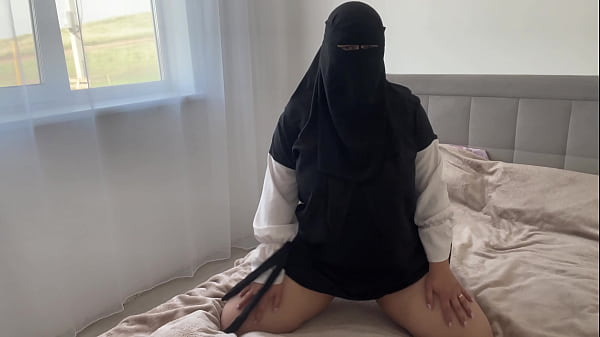 Arab Zalifah Lagi Bebersih, Makin Bergairah, Celana Dalam Dilepas, Lubang Mulusnya Kelihatan Basah