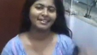 Bhabhi Mandi Dalam Kamar Mandi, Baju Tidur Seksi Dibuka Satu Per Satu, Siap Dimakan Matanya
