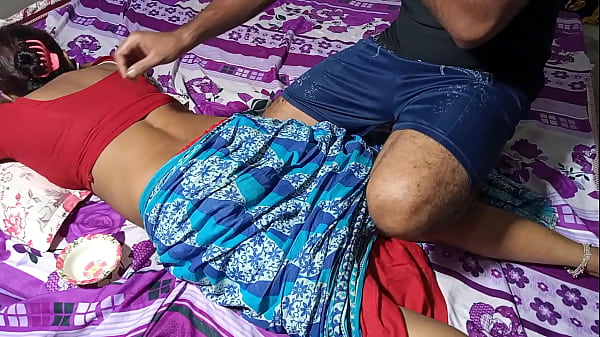 Teman Punya Ibu, Pijat Punggung Jadi Alasan, Kontol Nancep Di Memek – Suara Crot Jelas.