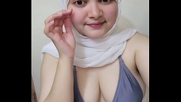 Hari-hari Pertama Goyang Twerk Pakai Hijab, Bikin Makin Menggoda Dan Bikin Nafsu.