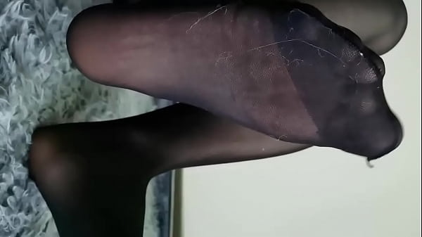 Asmr Mau Kontol Gede Mancingin Cairan Panas Di Kaki Stoking Hitamku Yang Nakal