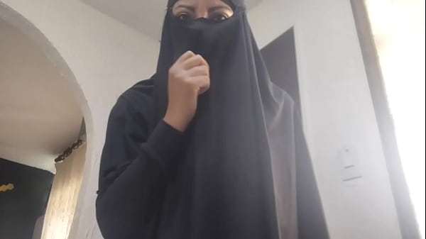 Ngentotin Memek Arab Berjilbab Sambil Squirting Sampe Crott Di Depan Webcam