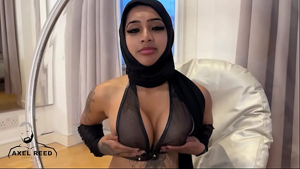 Gadis Arab Berhijab Digebukin Habis Sama Cowok Kekar