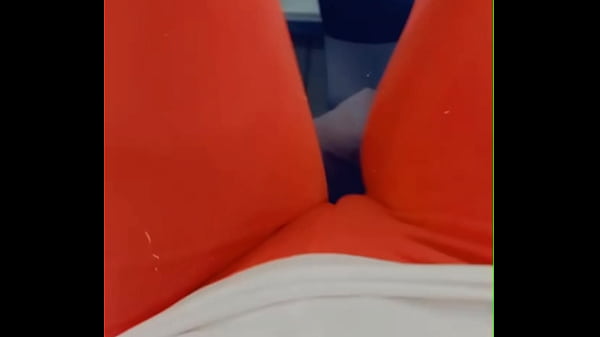 Langsung Dari Gym, Celana Ngepres Bikin Cewek Makin Basah