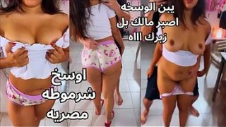 كس مصري نار، المتناكة بتمص وتلعب في بزازها ويفرك حلماتها لحد ما طارت، عايزة الزبر يفشخ كسها