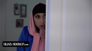 Penuh Rasa Penasaran, Gadis Cantik Berhijab Dengan Bokong Sempurna Digilas Habis Oleh Instruktur Bernafsu.