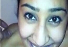 Cewek Delhi Ngeseks Sama Pacarnya Di Kamar Mandi, Bibirnya Basah Ngejilat Kontol