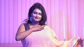 Tonton Video Bugil Sucharita Fashion, Saree Melorot Bikin Makin Panas!