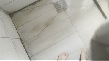 Aku Nemuin Alat Kontol Plastik Di Kamar Ibu Tiri Arabku, Terus Kusuruh Dia Cobain Kontol Asli.