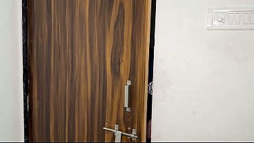 Kakak Tiri Yang Ganteng, Pelarian Dari Rasa Sepi Tanpa Pacar