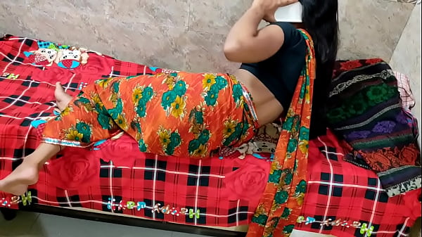 पति से फोन पर बात करते हुए भाई मेरी चूत फाड़ दो, जोर से चोदो, साफ हिंदी में आवाज़।