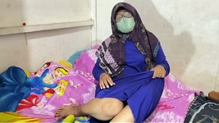 Wanita Berhijab Lagi Mainin Diri Sendiri Sampe Basah.